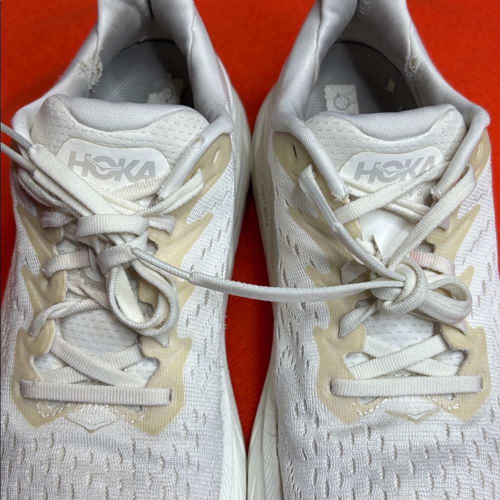 Hoka Clifton 8 running shoes/sneakers. White and cream, size 7.5 - Picture 4 of 8